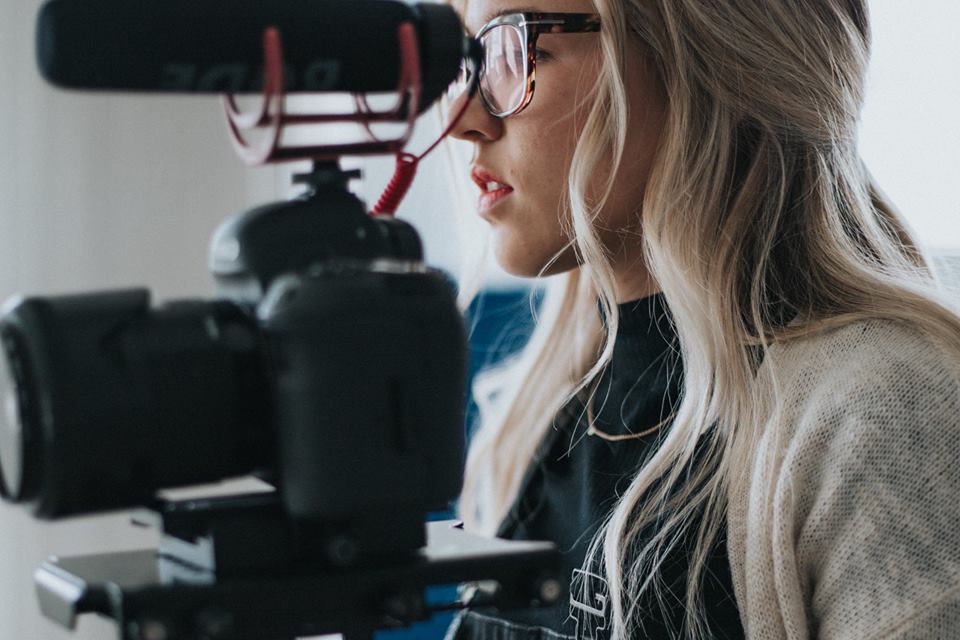 #Video #content is becoming increasingly popular as a way to bring the wow factor to your #website. Our blog looks at why it's so important and how your #brand can get it right ow.ly/h0dx30iKZwZ