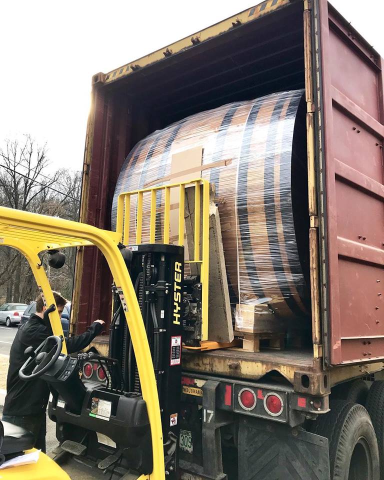 ELTCustomerSrvc's tweet photo. #HowDoYouHyster ??

Our friends at Sole Artisan Ales used their Hyster to offload this big cask from Italy. It looks like we can all expect more good things to come from their Blendery. https://t.co/yLWXnUmISh