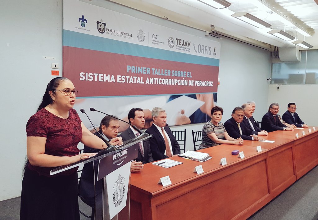 En el marco de la inauguración de este Taller, hago un llamado a hombres y mujeres en sitios de poder a combatir la corrupción, a llevar a los hechos nuestros códigos de ética, para salvaguardar así el presente y futuro de nuestra sociedad.