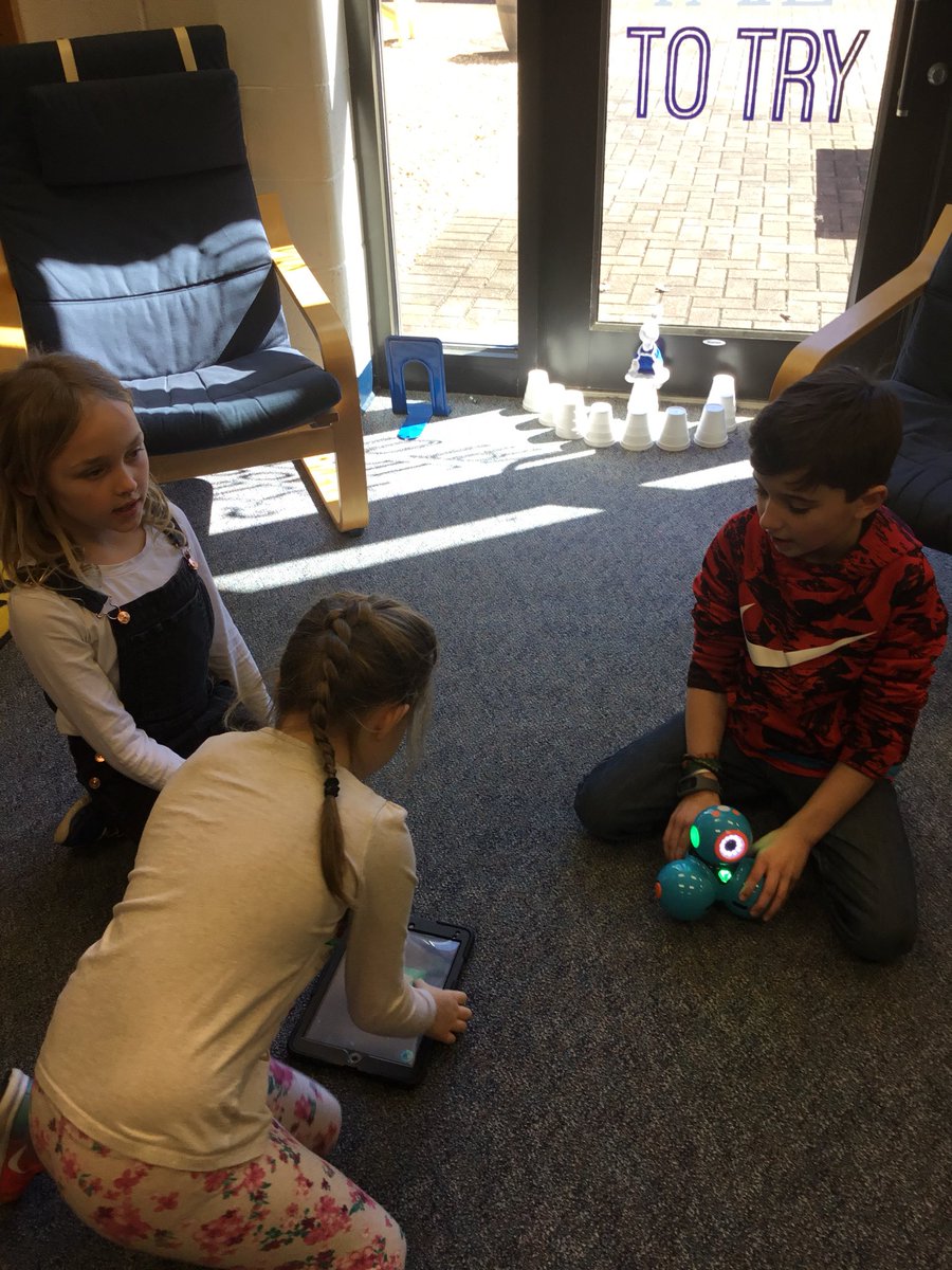 RoadrunnerLMC's tweet photo. Can our third graders help Guji Guji save the duck from the crocodiles?! #codingsaveslives
@WonderWorkshop @RES_Roadrunners @Mrs_SimsRES https://t.co/R2RIfKqGPL