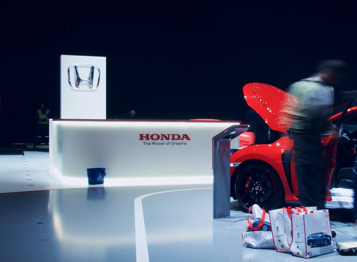 Avantgarde_LDN's tweet image. Ready for tomorrow! Team is excited here in Geneva #GenevaMotorshow2018 #Honda #calmbeforethestorm #avantgarde #creatingfans #excited