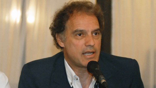 infobae's tweet photo. AHORA | Aníbal Ibarra renunció a ser el abogado de Cristina Fernández de Kirchner https://t.co/ZPI4UkyFHk
