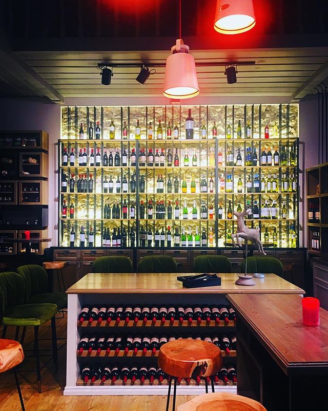 adelinabarphe's tweet photo. Just in time for the wine bar gathering... #winebar #nafplio #greekwine #wineoclock #mondayvibes #hospitality #entrepreneurlife #startups #newprojects #strategyplanning #hospitalityworld #luxuryhotel #innovation #localtreasures #mocinnointl #inventhospit… https://t.co/K23mSj5Ano https://t.co/ggVaq9CE2P