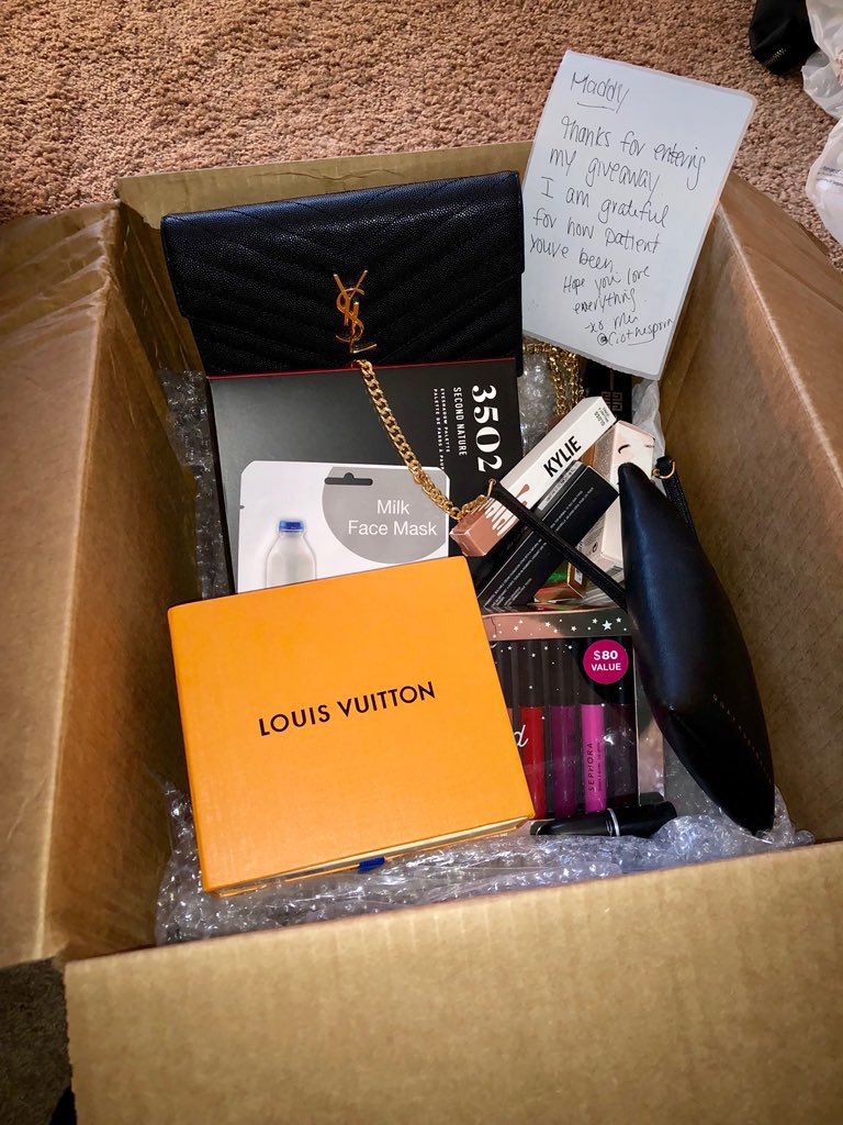 maddymedeiros10's tweet image. AHH THANK YOU SO MUCH @CIothesPorn I’m so grateful for everything this is amazing omg