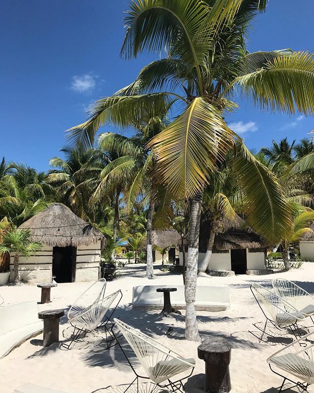 First_We_Eat's tweet image. Beautiful quiet spot for lunch today! I’m going to miss this next Monday ughhhh. ift.tt/2FomTd7