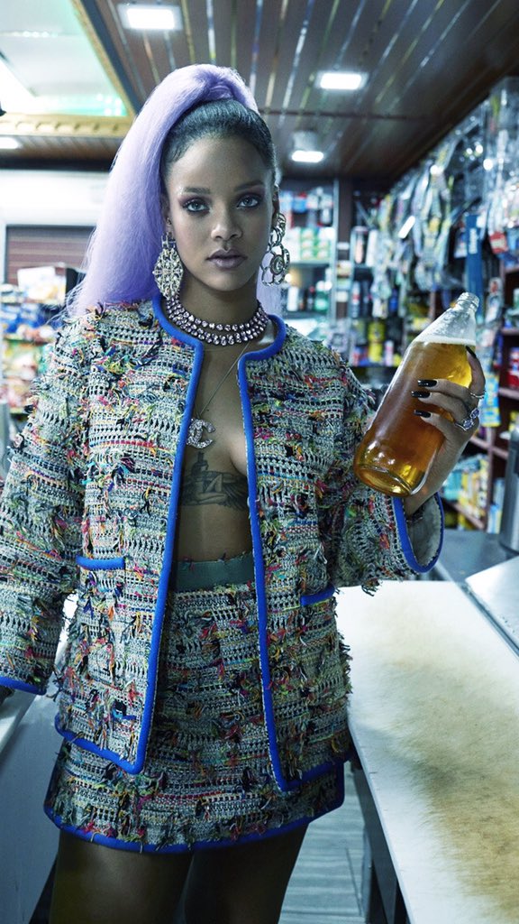 SolMulcahy's tweet photo. Find me someone who has over 5 Billion YouTube views combined , has build her own beauty empire and has been a success , and has sold more records than Beyoncé and Any other artist combined ??? I'll wait ( ladies and gentlemen Rihanna !) ❤️❤️❤️ https://t.co/VSQifug7E7