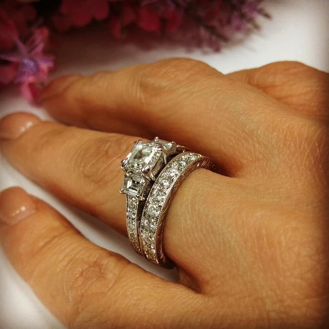MDCDiamonds's tweet photo. Asscher Diamond Engagement Ring with Trapezoids

https://t.co/JH4HF0KyX7

#diamondsnewyork #threestonering #asscherdiamond #squareemerald #vintageinspired #engraving #handengraved #trapezoids #trapezoiddiamonds #pavediamonds #roundcutdiamonds #3stone #mdcdiamondsnewyork https://t.co/mFvxyhTzMD