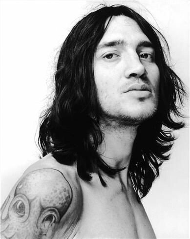 Happy Birthday John Frusciante 

Red Hot Chilli Peppers - Under the Bridge 

 