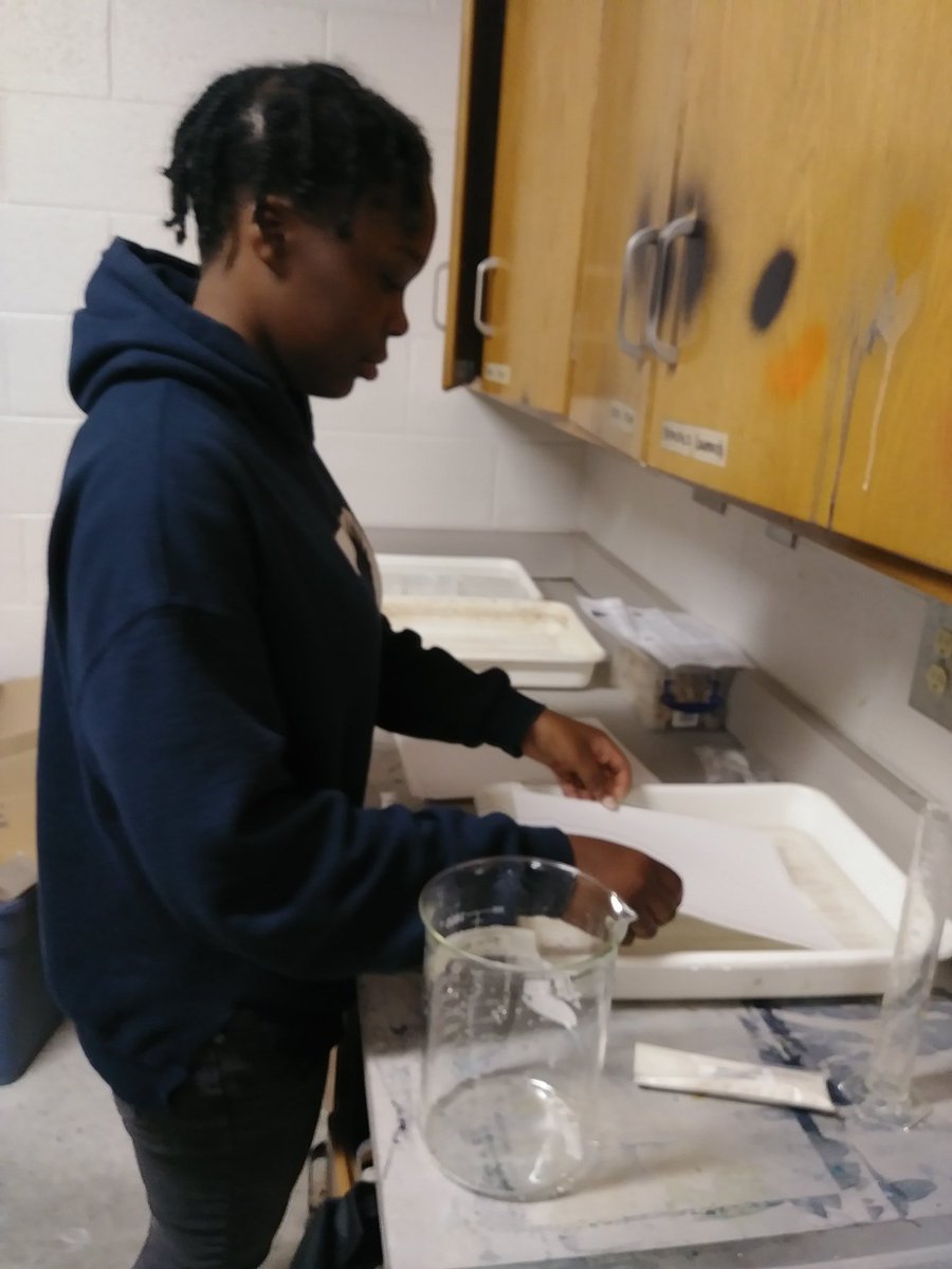 artbratt's tweet photo. Soaking paper in alum to be marblized after school. #artandscience #cobbartrocks #believeyoucan #SouthsidePLC https://t.co/MX8mJCI5LQ
