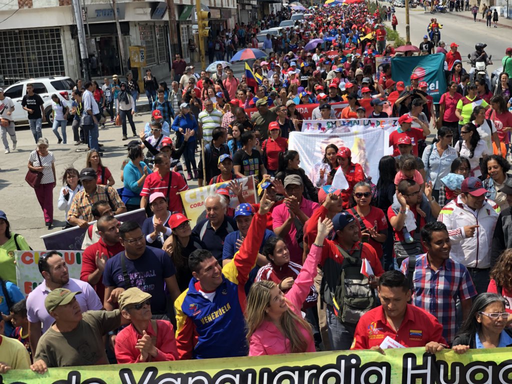 JEHYSONGUZMAN's tweet photo. AHORA!!! Pdte. @nicolasmaduro acá vamos junto al Pueblo Merideño llenos de Alegría, Paz, Humildad a seguir dejando en claro que el Legado del Comandante Chávez sigue más Vivo que Nunca #A5AñosDeTuSiembraComandante #TodosSomosChavez porque #JuntosTodoEsPosible https://t.co/UByV5b2tma