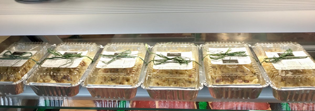 For anyone without power or feeling the cold - call us on 203 966 4000 and collect to go! We offer soups, chilis, meatballs, mac and cheese #NorEaster2018 #SNOW #foodtogo #MondayMotivaton