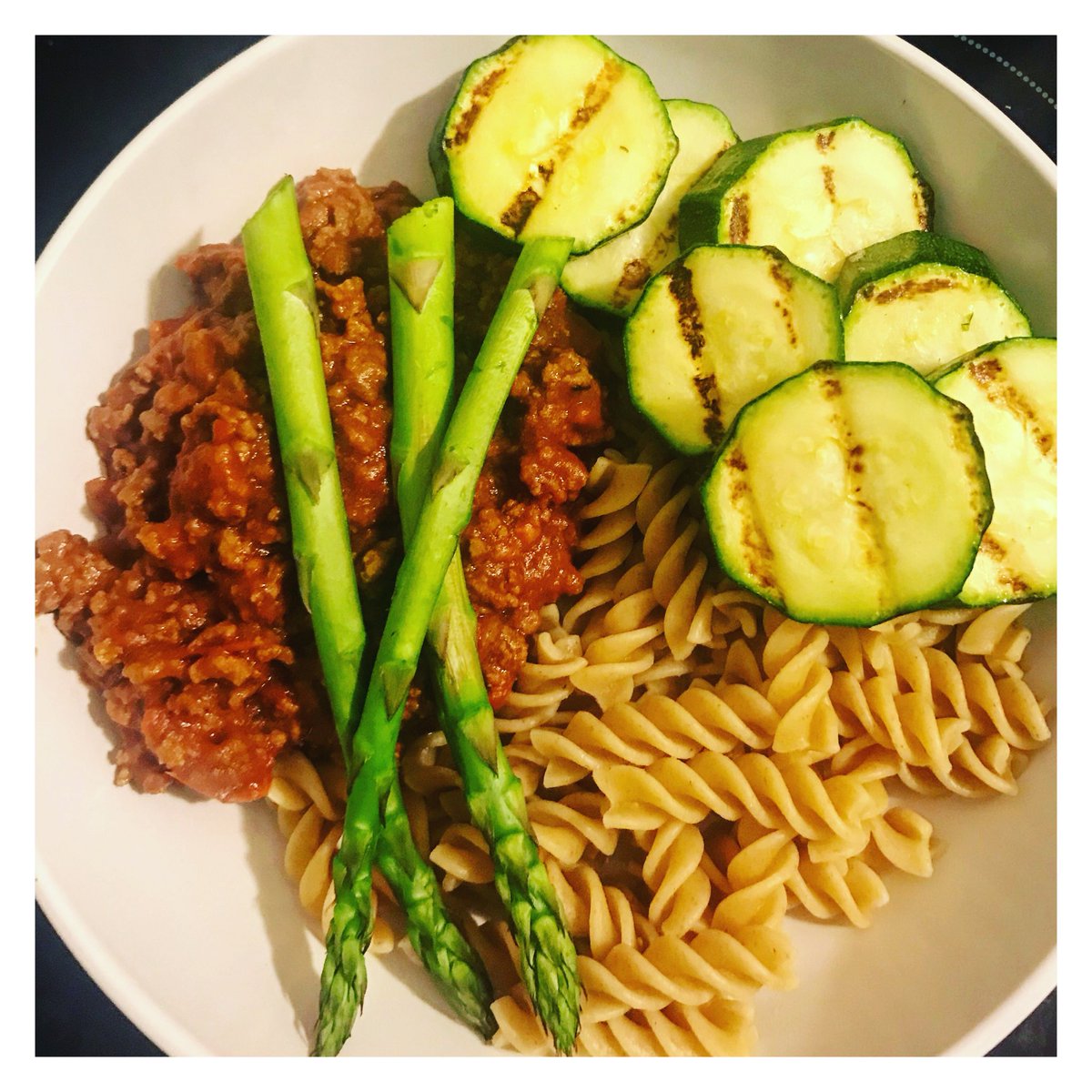 SlimmingWorldS1's tweet photo. Dinner is served .. Spag Bol with 5% fat mince, wholewheat pasta, asparagus and courgette #SlimmingWorld #SlimmingWorldMeals #WeightLoss #SlimmingWorldJourney #PostBabyBody #HealthyLiving #HealthyLifestyle https://t.co/NOvHWkrsR8
