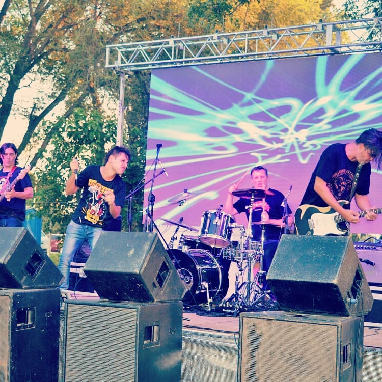 funcircus_rock's tweet photo. Ayer con los #Funcircus en la #Radiokermes2018🎪
de @radiorio106
gracias @muma2812 y @RadioRio106 por la alta onda y felicitaciones por semejante laburo. https://t.co/BNuqTIkkuG