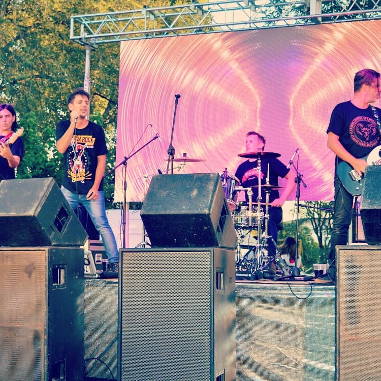 funcircus_rock's tweet photo. Ayer con los #Funcircus en la #Radiokermes2018🎪
de @radiorio106
gracias @muma2812 y @RadioRio106 por la alta onda y felicitaciones por semejante laburo. https://t.co/BNuqTIkkuG