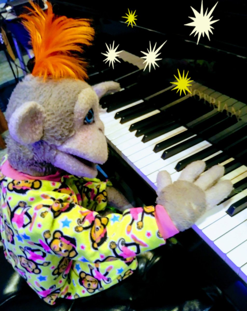 Make beautiful music....it is Monday!!!!
# DennisLeeLive
#NanaPuddin