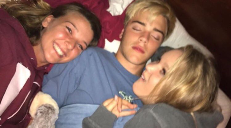 MatthewPoynter3's tweet photo. Happy bday khloball https://t.co/KjFKXxYO72