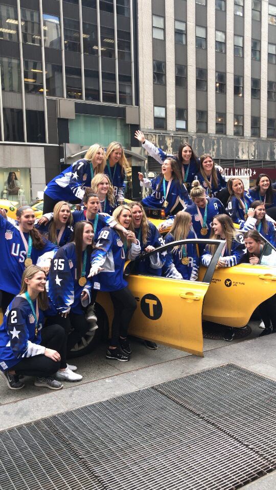 AmandaKessel28's tweet image. Medals are here. 🇺🇸🥇🗽