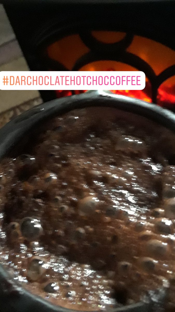 DoreneShaver's tweet photo. #snow high winds #longestwinterever in newengland made a #darchoclate #hotcholate #cupofjoe 🍫☕🍵#snowmanmugs #warm n toasty #fibromyalga https://t.co/Jo3rAbMLV8