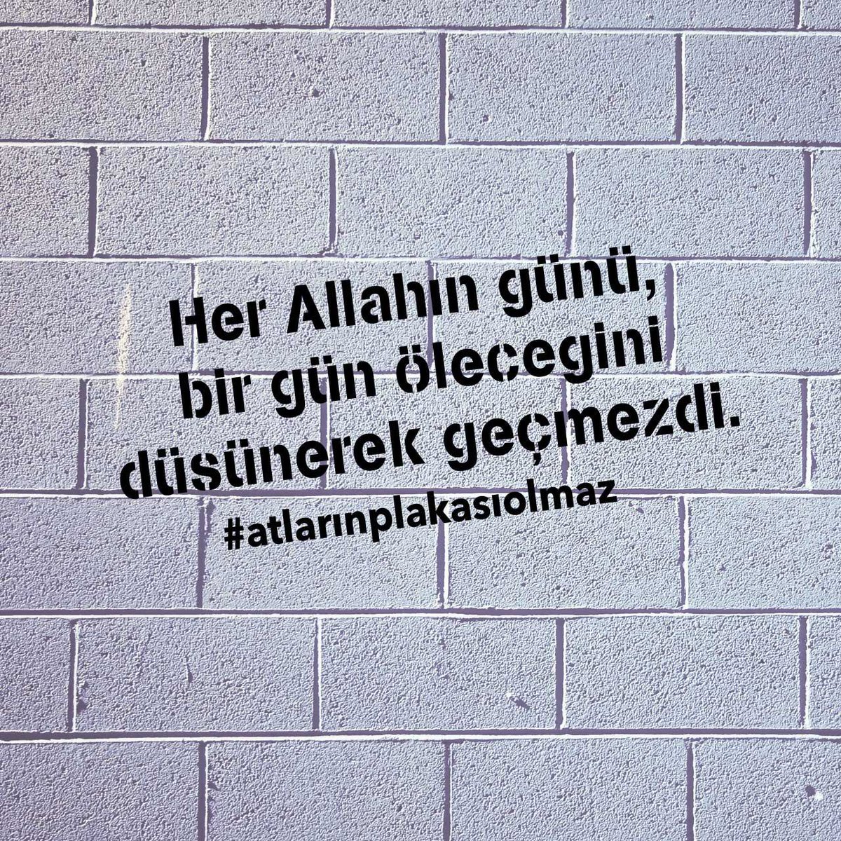 atlarinplakasi's tweet photo. Her Allah'ın günü, bir gün öleceğini düşünerek geçmezdi. #atlarınplakasıolmaz https://t.co/E7dtGLbEAH