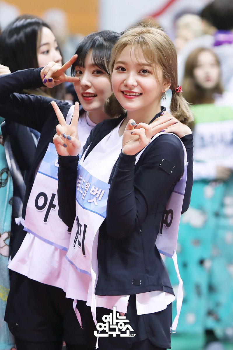 nstella's tweet image. RT MBC_entertain: 연구원은 따뜻한 색의 예림이를 기억해💜
생일 축하해요🎂 예림이 하고 싶은 거 다 해! 
#HappyYeriDay #예림아생일축하해
#2018아육대 #레드벨벳 #예리 RVsmtown