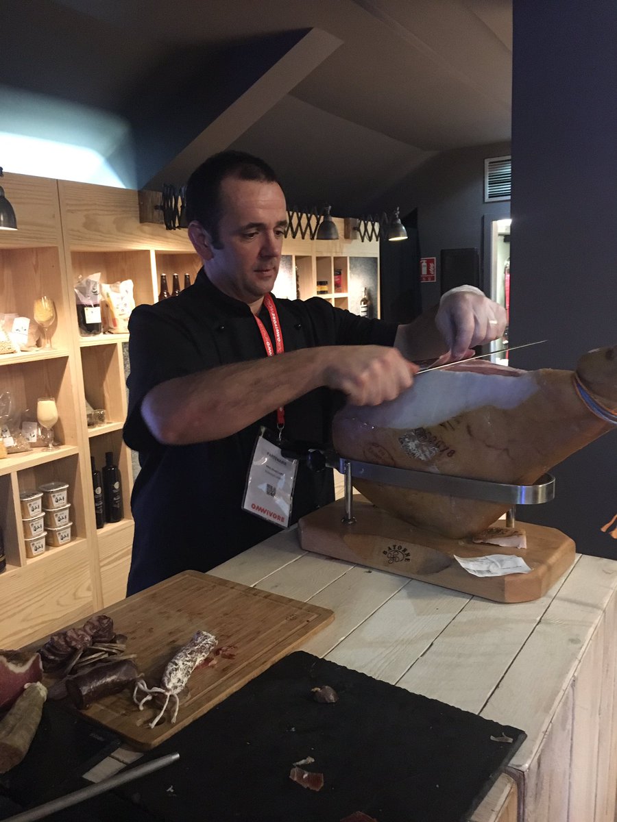 transgourmet_fr's tweet photo. #OmnivoreParis Tous les après-midi, venez déguster les bons produits de nos producteurs ! À l'honneur aujourd'hui : la viande de porc du #DomaineAbotia, les poissons fumés #JCDavid de Hervé Diers, le riz bio de Camargue de Bernard Poujol et les semences paysannes de #Louka https://t.co/9tP2Q91ClG