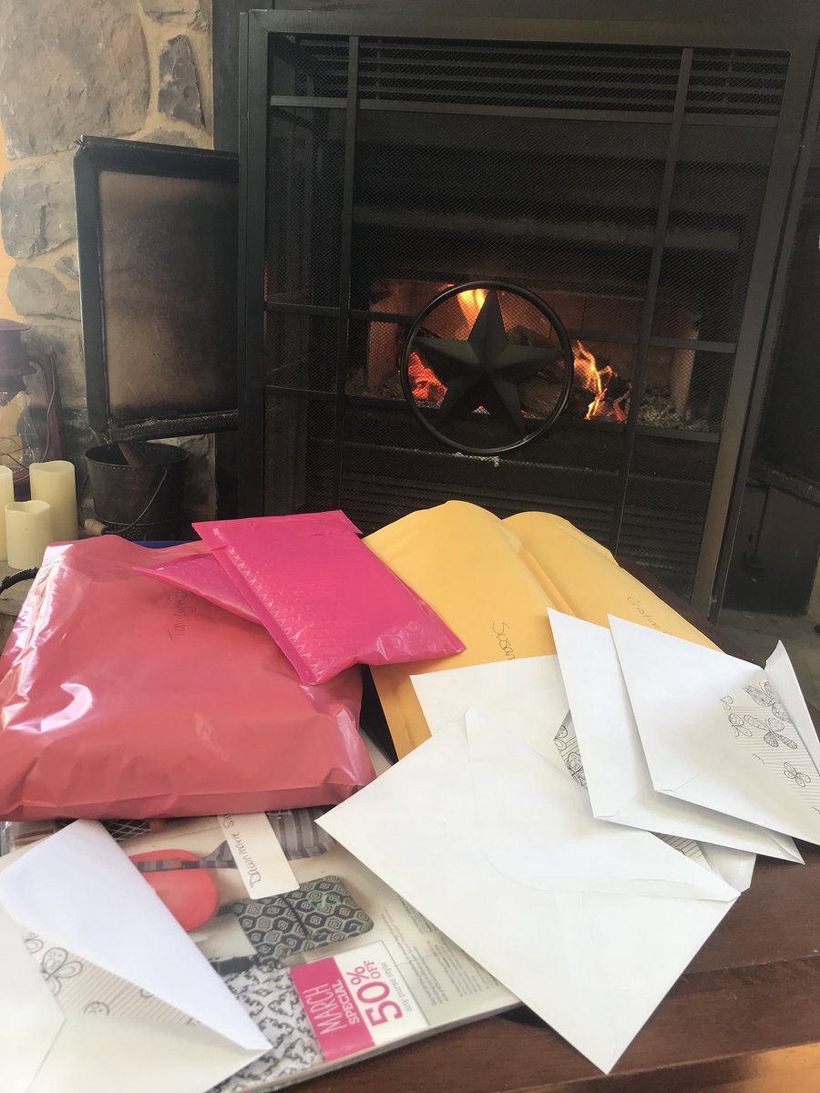 DawnRack's tweet photo. My office today...Working on team happy mail today ... don’t have power or WiFi so making the best of it! https://t.co/82TAVQwiJF