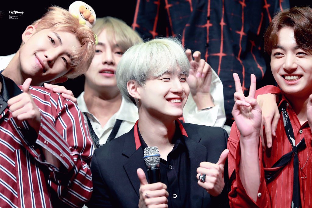 Barmy_613's tweet photo. 힘 힘 힘을내자❗️내 안식처ㅠㅠ #iHeartAwards #BestFanArmy #BTSARMY @BTS_twt https://t.co/QgJjt38DMc