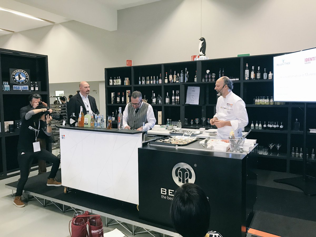 identitagolose's tweet photo. A Identita di Cocktail @ConviviumLab è arrivato @morenocedroni per un intervento intitolato "La ruota aromatica di Moreno", promosso da Fever Tree #IGmi18 https://t.co/Q9JsJJeaSu