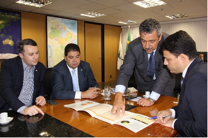 feedfood's tweet image. Negociações formalizam acordo para início do programa TerraClass no Mato Grosso. Dados do projeto permitem integração entre uso de terra na agropecuária e ambientalismo 🌿goo.gl/UcJLSR #feedfood #MS #TerraClass #negociações