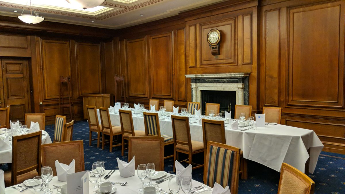 A few weeks ago all the portraits disappeared from the Council Room, for a very cool reason 😀 we know why, but can any of you guess the reason? #lovenotts <a href="/UniofNottingham/">Uni of Nottingham #WeAreUoN</a>