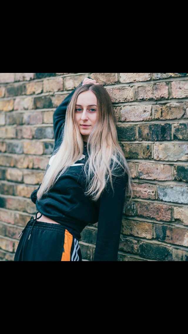 InDWeekly's tweet photo. Join us at 3pm where @arizsimusic will be taking over InD with her brand new track and spinning some of her favourite tracks too! @Smoke_Radio @WilfyWMusic #smokeradio #indweekly https://t.co/SprPLvxfSE