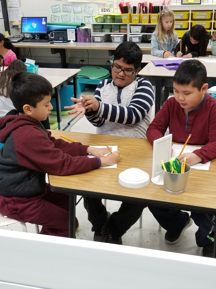 FeeserLCPS's tweet photo. @RoxannManuel @PThiessen_LCPS  #SteamExpo2018 https://t.co/PwHSpDg95n