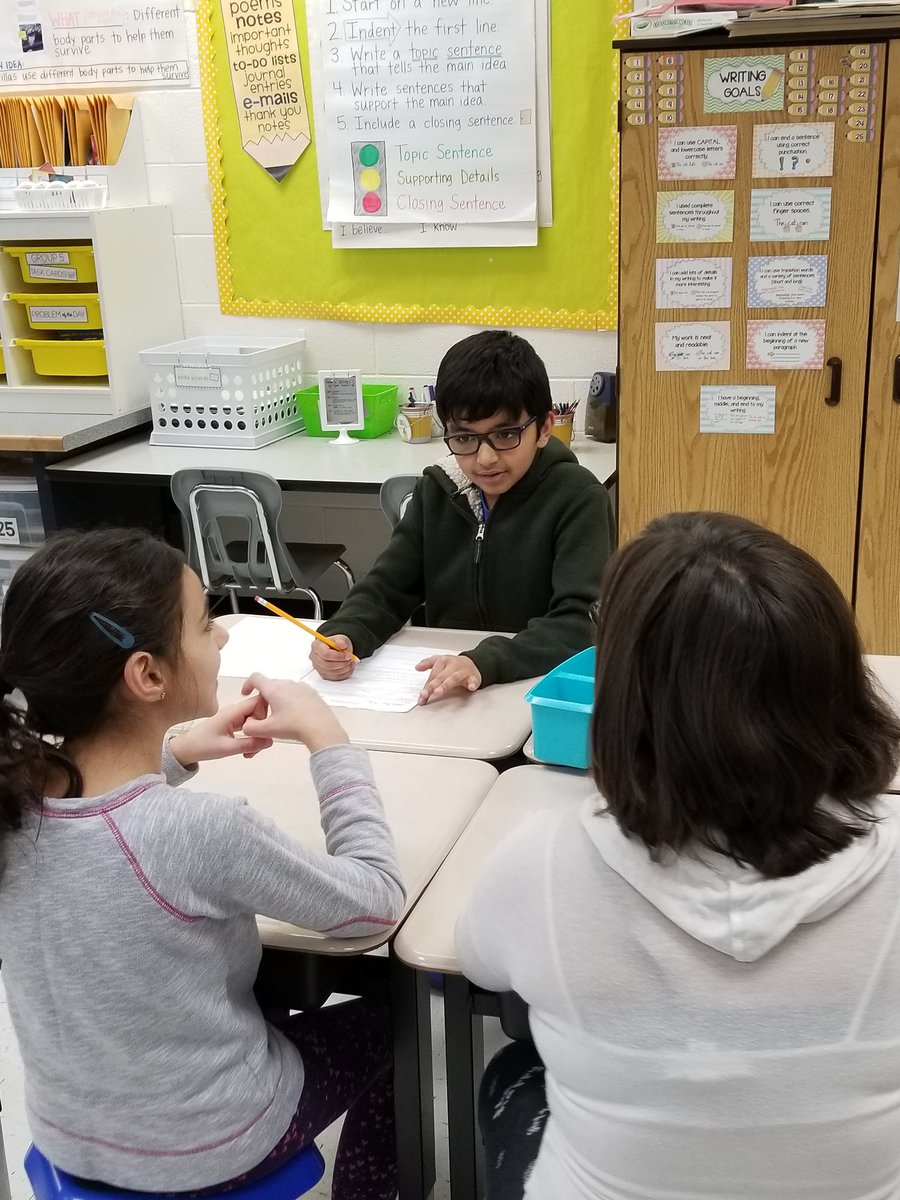 FeeserLCPS's tweet photo. @RoxannManuel @PThiessen_LCPS  #SteamExpo2018 https://t.co/PwHSpDg95n