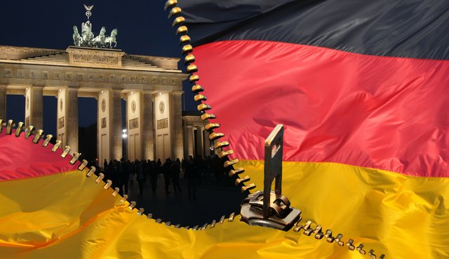 gavinkenny's tweet photo. Hackers breached German government's secure computer networks via @Help Net Security https://t.co/222BwV7tgr https://t.co/MsOoWQciO1