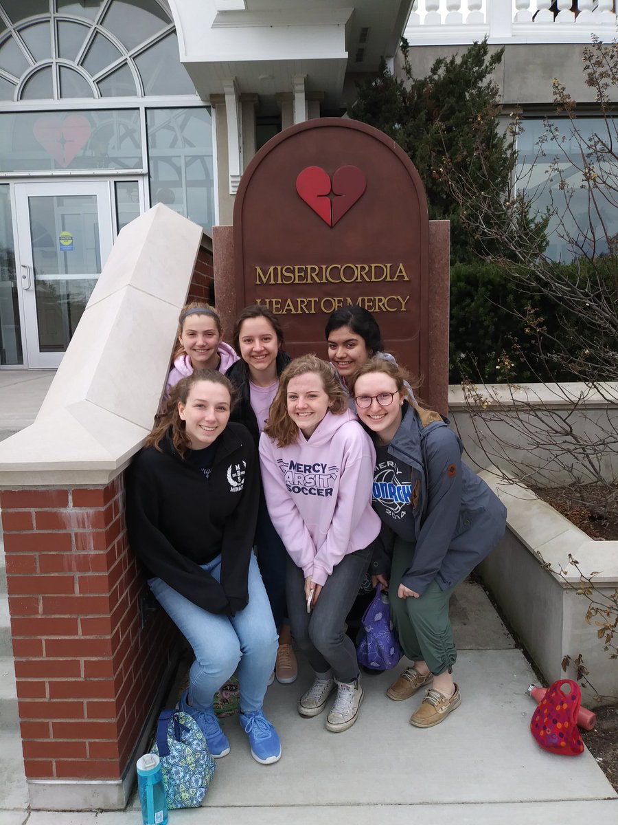 MHSMiller's tweet photo. The @MercyHighSchool service group has arrived at Misericordia in Chicago! Let this amazing week begin! #SpreadingMercyToChicago https://t.co/RUvLG04A4y