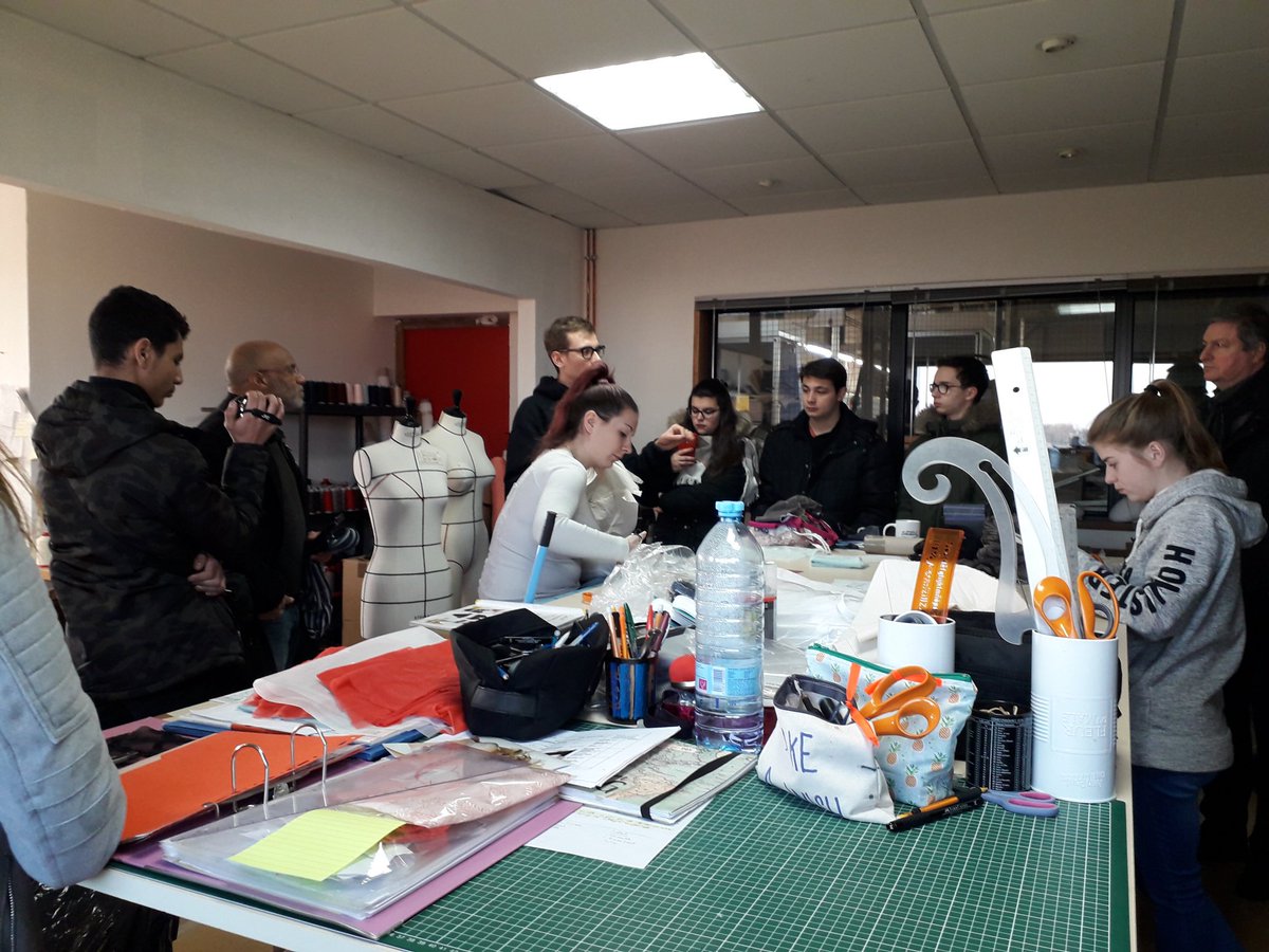 DefiVideo_EE's tweet photo. 6 courageux #lycéens du lycée Jacquard de #Caudry particpent au #DefiVideo_EE et découvrent #secretdeva ! Première visite aboutit à des premières prises de vue 
Astuces &amp; conseils pour la vidéo c'est ici ➡️ https://t.co/X7PPdKsvDk  
@MedefHdF #hdf @aclille @Ecol_Entreprise https://t.co/JgZtDDMrAU