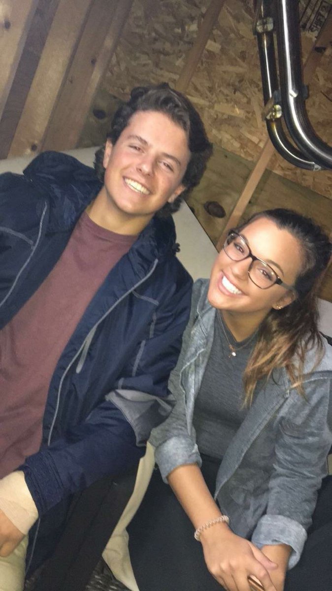 EatSleepCelly's tweet photo. Happy birthday to you Danielle!:) you are such a great friend and we have had so many great times! Cheers to many more:) have a great day cat lover!🎉🎉🐈🎂🍻 https://t.co/b8iritPgLe