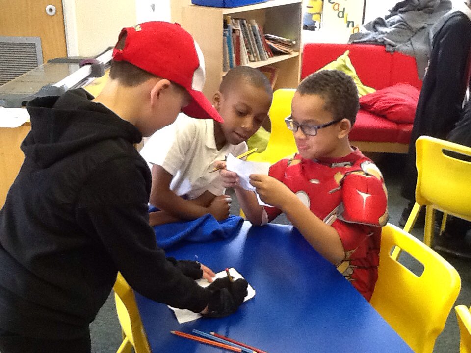 GrangehurstCov's tweet image. 3VR #WorldBookDay2018 #FunInABox #CatInTheHat