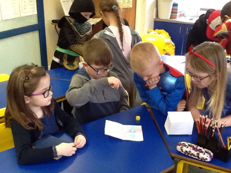 GrangehurstCov's tweet image. 3VR #WorldBookDay2018 #FunInABox #CatInTheHat