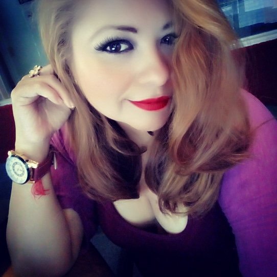Elka_princess's tweet photo. Así iniciamos la semana!!! #Me #Trabajando #OjosCoquetos #LabiosRojos #DejaQueLaVidaTeDespeine #LaLocaDeLaCasa #LoQueSoy #LoQueSe #LoQueTengo #LoQuePuedo #LoQueQuiero #DisfrutandoLaVida #TheSweetestThing https://t.co/7Yu8mOBpGB
