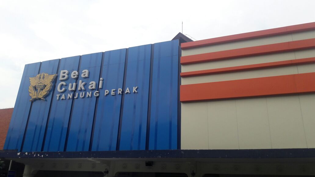 bppmhkp_sby2's tweet photo. 5/3 #OneHealthKIPM Kepala Balai melakukan K3 dengan Kepala Kantor Pelayanan Bea Cukai Tanjung Perak di Kantor Bea Cukai Tanjung Perak @HumasBKIPM @rinajanwar2201 @Hasim23568162 @kkpgoid @ITJEN_KKP @Septiama_bkipm @tgh_samudro @riza_priyatna @WSSUMITRO @sugimanbkipm https://t.co/PuwdFItcCO