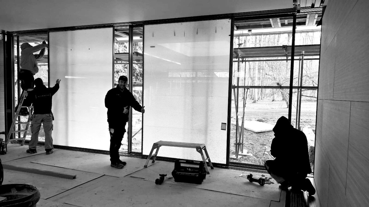 Vitrocsauk's tweet photo. Our excellent installation team fitting a Vitrocsa Turnable system on one of most recent UK projects! https://t.co/jLvdbJnmMl