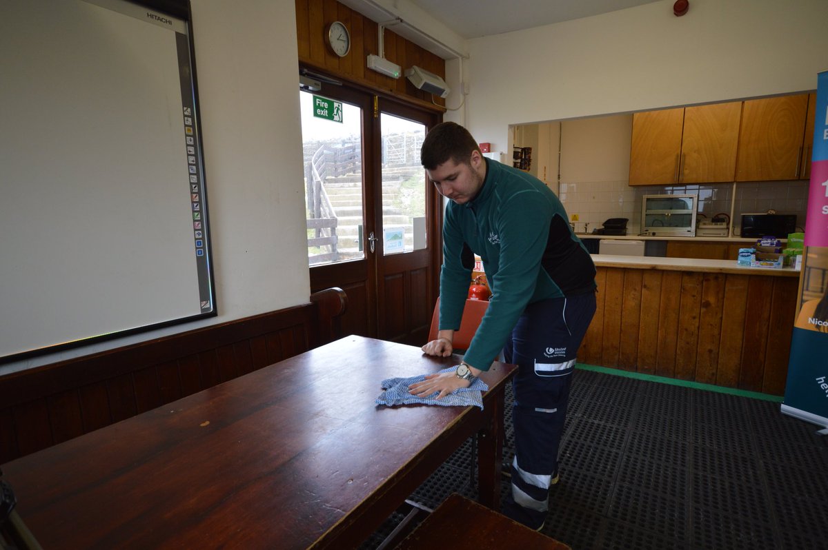 A good afternoon at Pendle Ski Club cleaning and tidying the clubhouse with #teamthirlmere for #NAW2018 #unitedutilities <a href="/unitedutilities/">United Utilities</a> <a href="/uugroupplc/">United Utilities PLC</a> <a href="/UUApprentices/">UU Apprentices</a> <a href="/Apprenticeships/">Apprenticeships and Skills</a> <a href="/Pendleskiclub/">Pendle ski club</a>