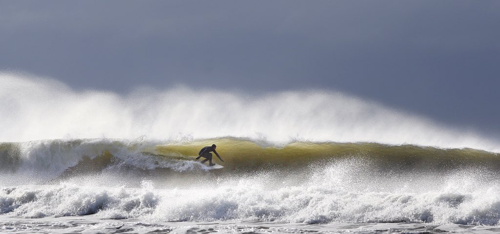 derek_ddavis's tweet photo. It is still windy and there are still large waves as a result of a powerful Nor’Easter that hit Maine’s coast on Friday. #Maine #StormRiley #surf @PressHerald https://t.co/jEGmUYiUxu