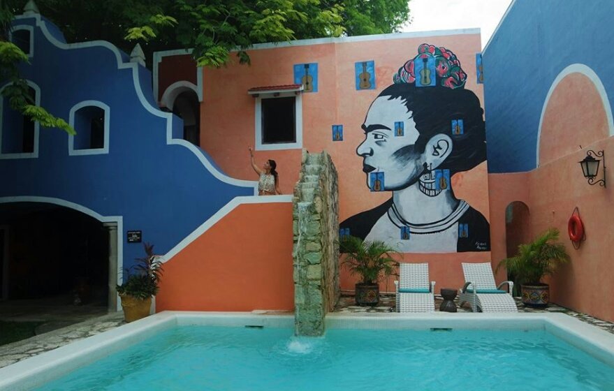 . "Pies para qué os quiero si tengo alas para volar..." 😍 Nuevo artículo 👉 Frida Kahlo en Playa del Carmen, #México ➡ lacosmopolilla.com/que-ver-en-pla… #RivieraMaya #FridaKahlo #PlayadelCarmen
