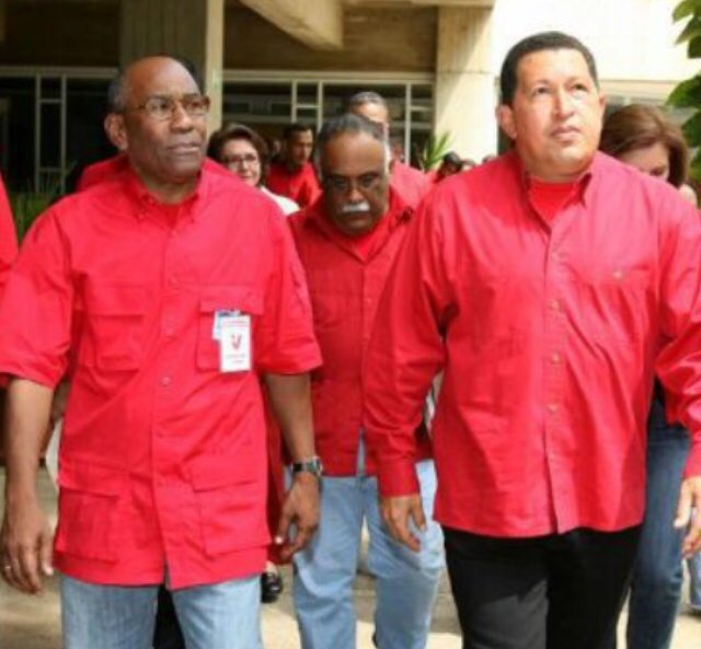 FidelVsquezPSUV's tweet photo. @NicolasMaduro Es en estos días, bajo estas circunstancias es cuando nos sentimos más patriotas que nunca, más leales que nunca y más chavistas... hasta la victoria siempre Comandante Eterno vives en cada corazón que late en tu pueblo, en el amor, en la paz y en la vida misma #TodosSomosChavez https://t.co/iktbXL8F42