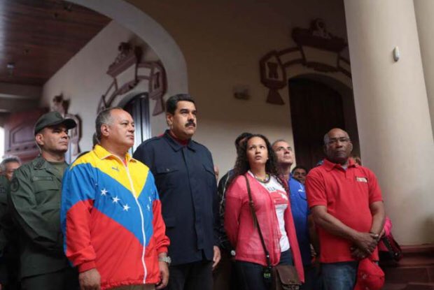 FidelVsquezPSUV's tweet photo. @NicolasMaduro Es en estos días, bajo estas circunstancias es cuando nos sentimos más patriotas que nunca, más leales que nunca y más chavistas... hasta la victoria siempre Comandante Eterno vives en cada corazón que late en tu pueblo, en el amor, en la paz y en la vida misma #TodosSomosChavez https://t.co/iktbXL8F42