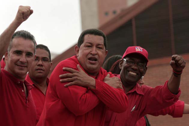 FidelVsquezPSUV's tweet photo. @NicolasMaduro Es en estos días, bajo estas circunstancias es cuando nos sentimos más patriotas que nunca, más leales que nunca y más chavistas... hasta la victoria siempre Comandante Eterno vives en cada corazón que late en tu pueblo, en el amor, en la paz y en la vida misma #TodosSomosChavez https://t.co/iktbXL8F42
