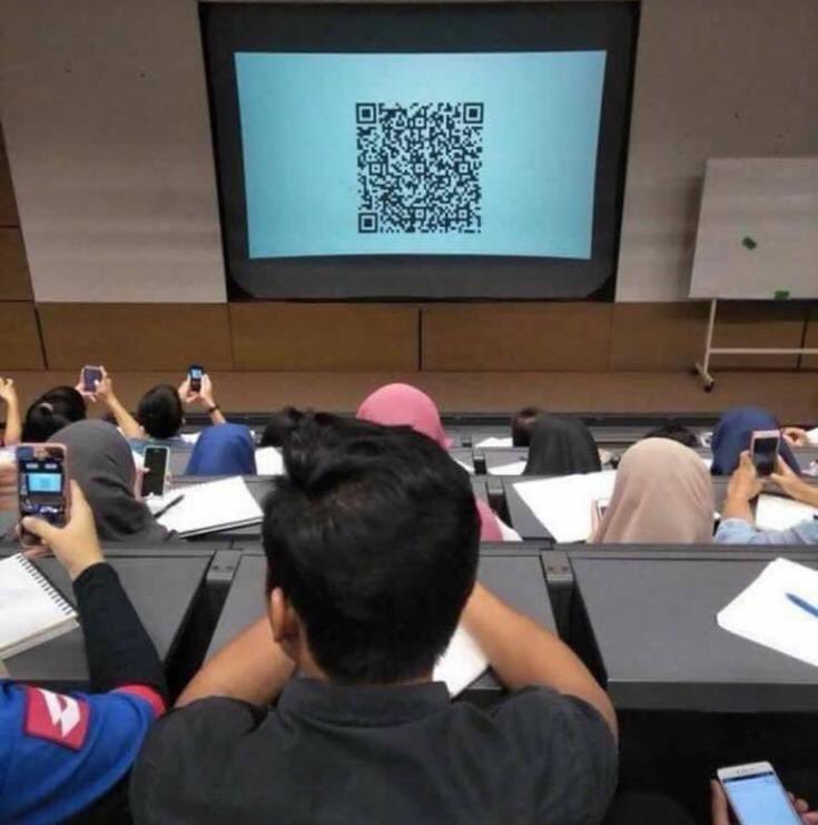 VTelebak's tweet photo. Studenti na univerzitetu u Maleziji ne evidentiraju svoje prisustvo potpisivanjem na papiru, već skeniranjem QR koda svojim telefonima. https://t.co/eFUyVueXk2