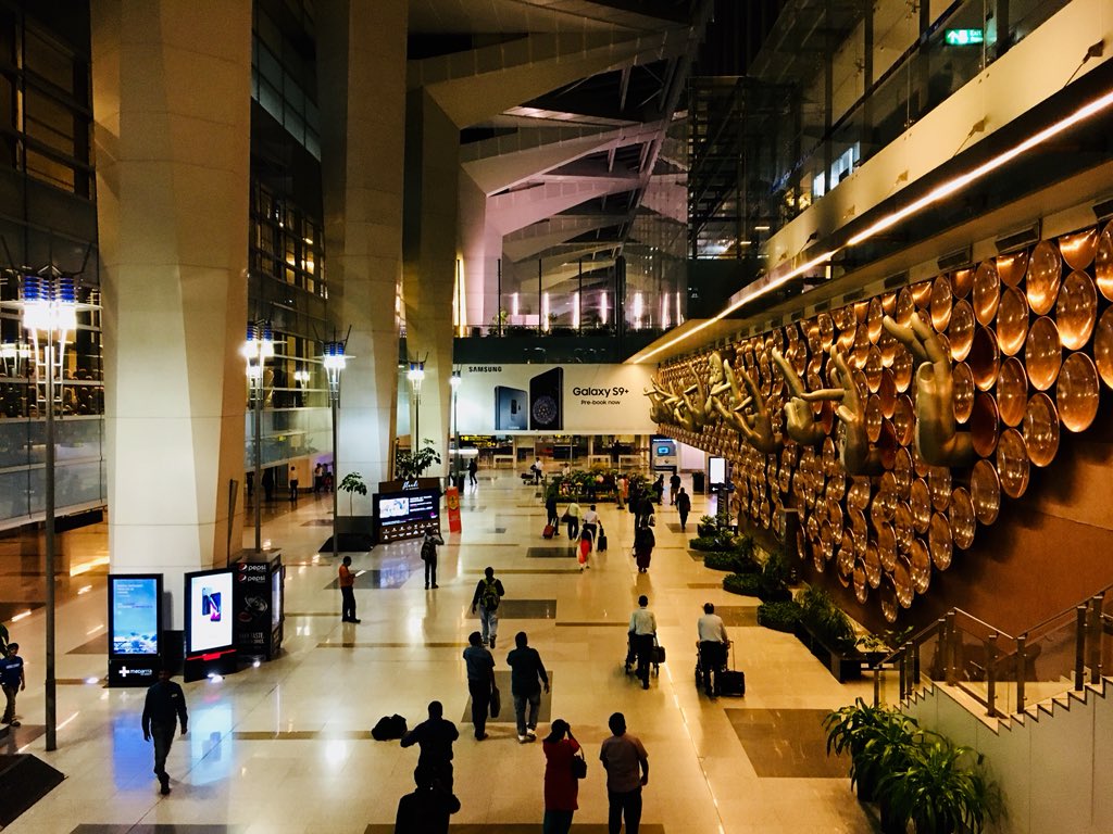 authorbhuban's tweet image. Evening walk at @DelhiAirport T3 😀 Had a great flight from #Hyderabad on @jetairways Great entertainment all the way #JetScreen #BEaTRAVELLER